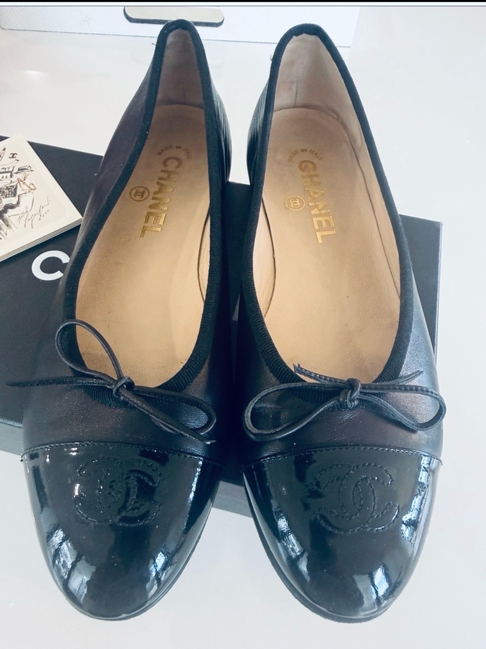 CHANEL Black Leather Cap-Toe Ballet Flats with Patent CC